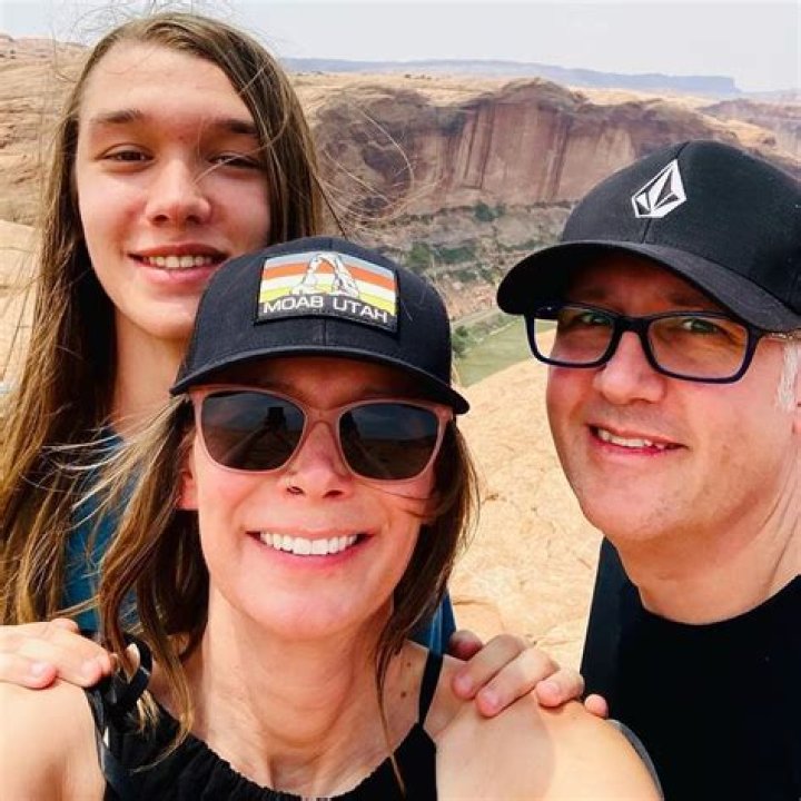 13 Facts About Kim Holden - Career & Relationship
