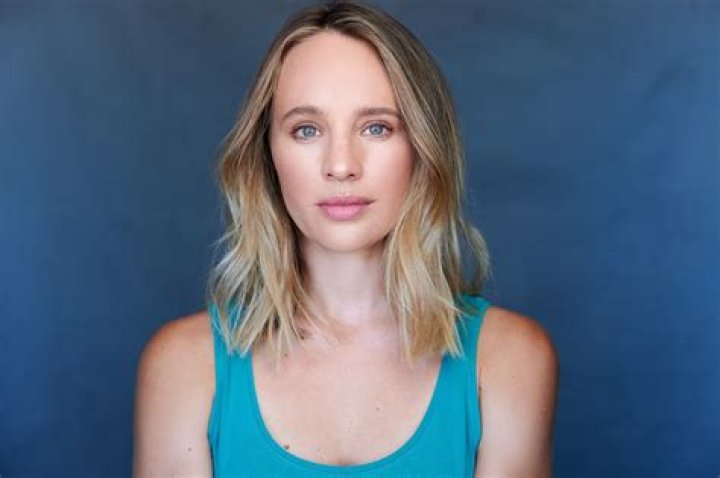 All About Natasha Loring - Bio, Net Worth, Age, Boyfriend and Height