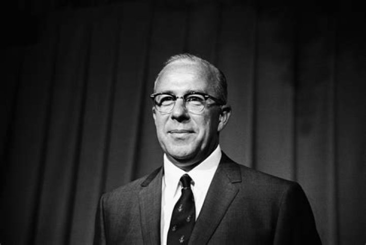 George Shultz photo