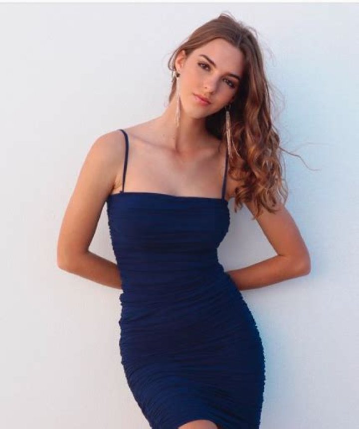 Meet Emily Feld-Australian Model & Social Media Star Bio, Age & Net Worth