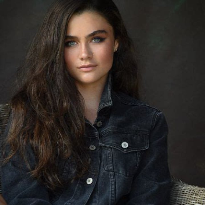 The 100 actress Lola Flanery Net Worth, Boyfriend & Bio